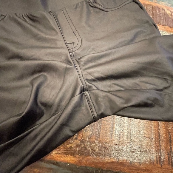 TORRID * Full Length Signature Waist Faux Leather Pocket Legging NWOT - Picture 11 of 16